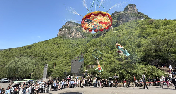 600日报:藏山舞蹈表演飞天《仙女散花》赢得游(1475464)-20260607053450.jpg
